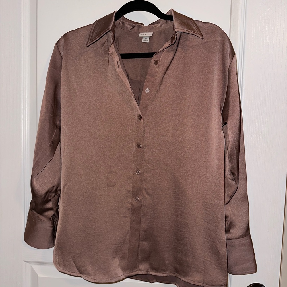 Target button down top
